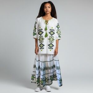 Rose and Rose Two-Piece Embroidered Set
Size Small
